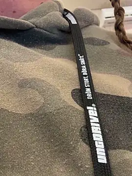 SwingWingWomanSweden online show from September 23, 2025, 6:48 pm