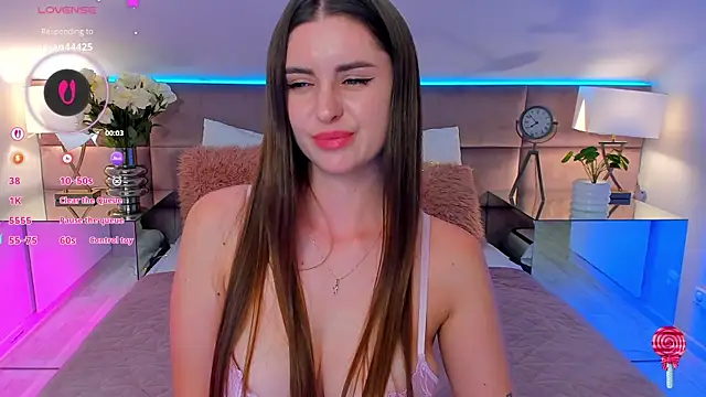 ElzaJons online show from July 28, 2026, 3:43 pm