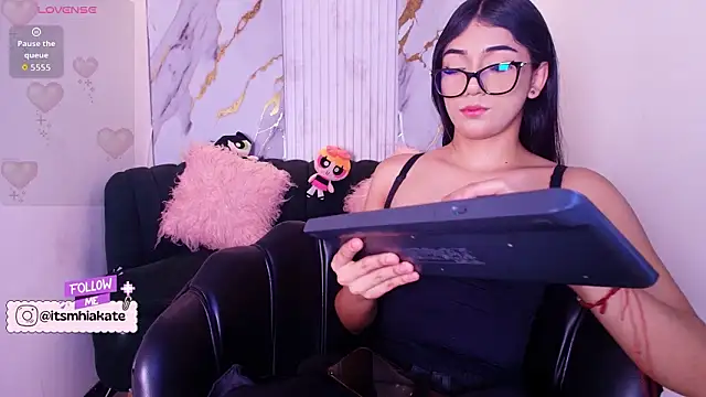 Snapshot of Mhiaa_Sweet chatting on March 4, 2026, 12:02 pm Mhiaa Sweet online show from March 4, 2026, 12:02 pm