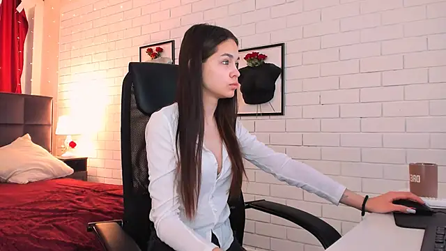 Snapshot of UliaNeer chatting on May 16, 2026, 5:06 am UliaNeer online show from May 16, 2026, 5:06 am