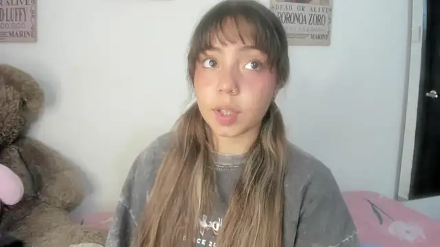 Snapshot of emma_grays2 chatting on March 20, 2026, 6:03 am emma grays2 online show from March 20, 2026, 6:03 am