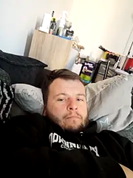 blueeyesss online show from May 11, 2026, 7:32 am
