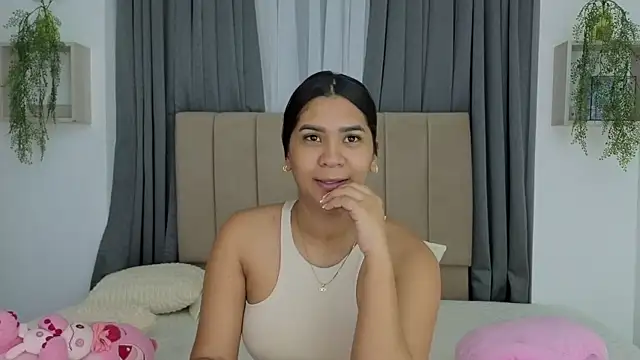 Penelophe01 online show from May 2, 2026, 9:31 pm