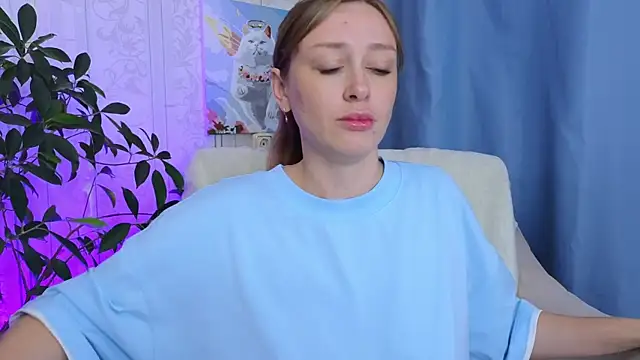 evashiny  online show from June 24, 2026, 1:37 am