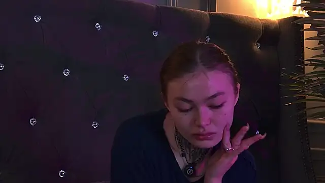 AriWild online show from May 4, 2026, 4:27 am