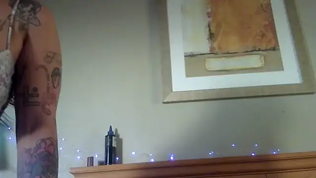 Flossee online show from March 4, 2026, 1:24 am