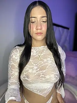 isabela l online show from December 13, 2025, 8:04 pm