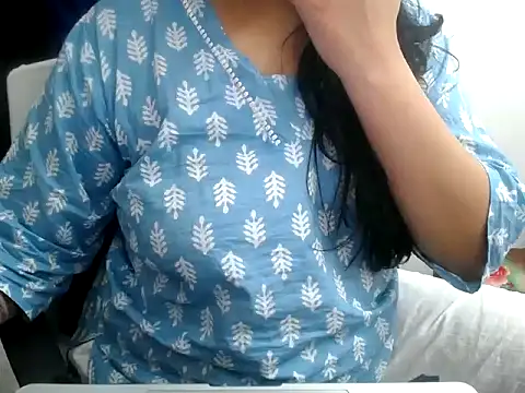 Snapshot of Roshi_Love chatting on June 22, 2026, 7:33 pm Roshi Love online show from June 22, 2026, 7:33 pm