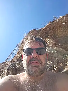 Snapshot of Nesch82 chatting on April 6, 2026, 1:01 pm Nesch82 online show from April 6, 2026, 1:01 pm