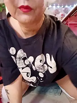 SquirtMilf00 online show from February 26, 2026, 4:34 am