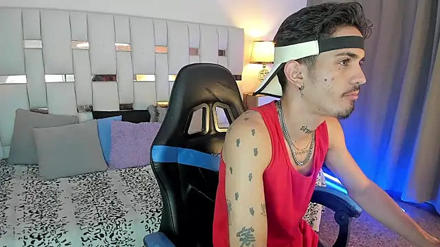 nextboywell1 online show from March 15, 2026, 3:13 am