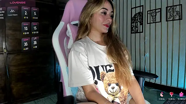 Snapshot of Luisa_Red chatting on March 7, 2026, 9:05 am Luisa Red online show from March 7, 2026, 9:05 am