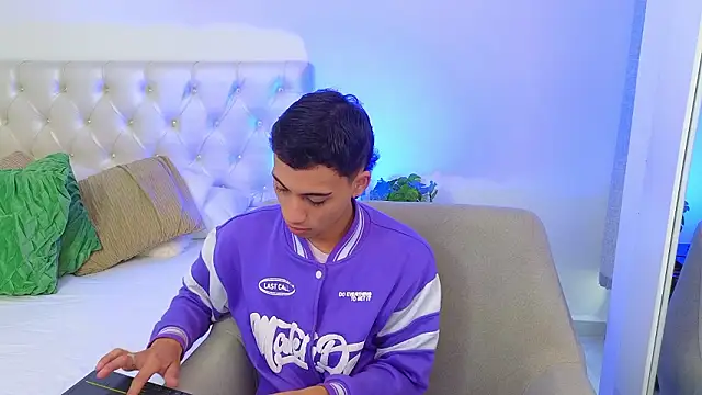 yulian vasquez online show from February 4, 2026, 12:22 pm