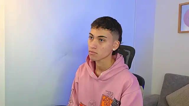 yulian vasquez online show from September 29, 2025, 12:22 pm