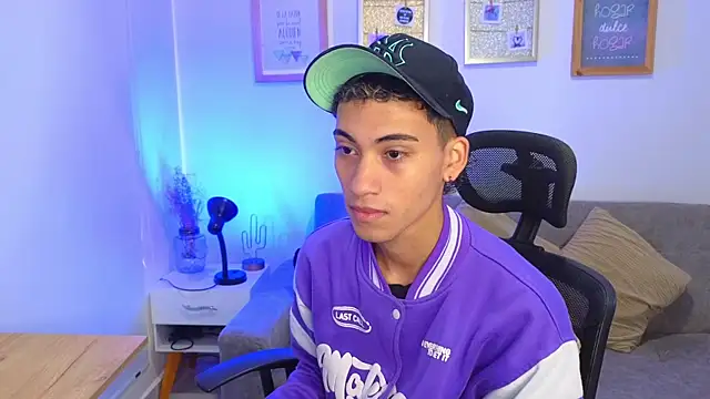 yulian vasquez online show from December 5, 2025, 12:26 pm