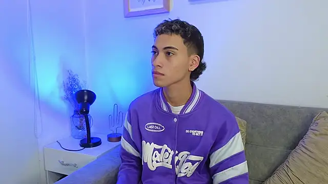 yulian vasquez online show from December 1, 2025, 12:28 pm