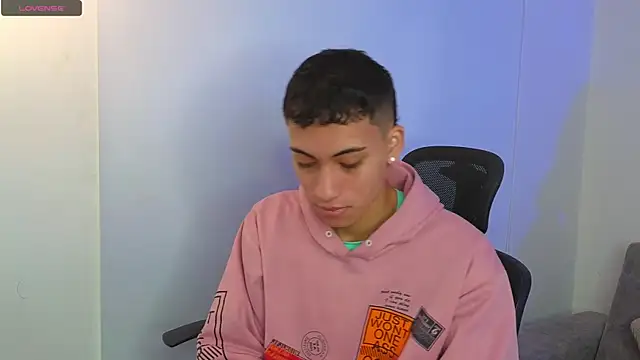 yulian vasquez online show from October 1, 2025, 12:20 pm