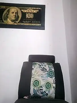 Valenn fernandez online show from April 25, 2026, 4:26 pm