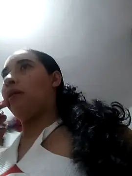 Valenn fernandez online show from May 6, 2026, 3:43 am