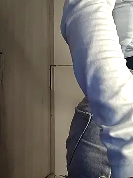 Valenn fernandez online show from April 3, 2026, 10:38 pm