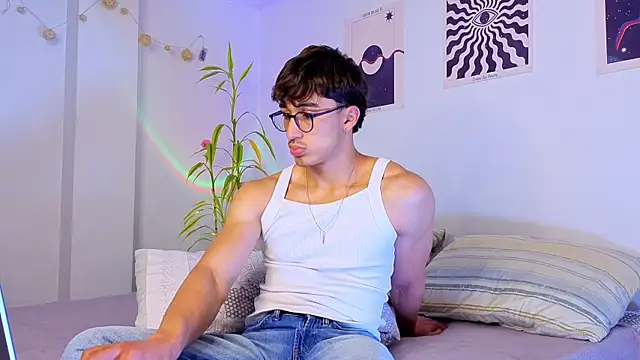 LatinReall online show from September 14, 2025, 11:38 pm