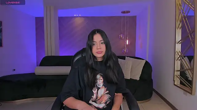 AmbarJames  online show from December 5, 2025, 12:04 pm