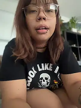 moan4mona online show from June 25, 2026, 5:18 pm