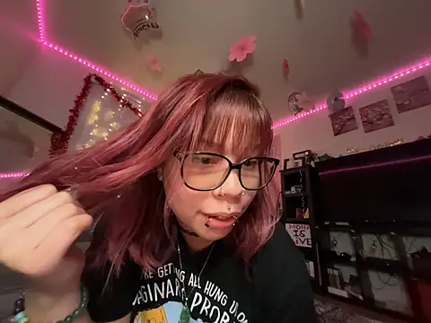 Snapshot of moan4mona chatting on March 5, 2026, 1:13 am moan4mona online show from March 5, 2026, 1:13 am