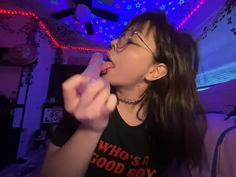 moan4mona online show from June 8, 2026, 1:28 am
