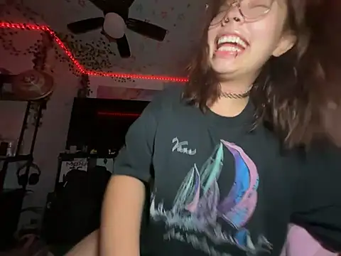 moan4mona online show from June 24, 2026, 3:27 am