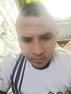 santiii   12 online show from November 23, 2025, 3:38 am