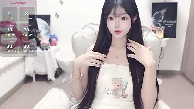 -EEBABY online show from November 10, 2025, 11:43 pm