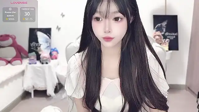 -EEBABY online show from October 19, 2025, 10:45 pm