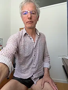 SexyLeon8 online show from May 1, 2026, 1:49 pm