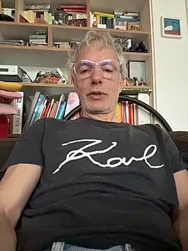 SexyLeon8 online show from April 24, 2026, 5:31 am