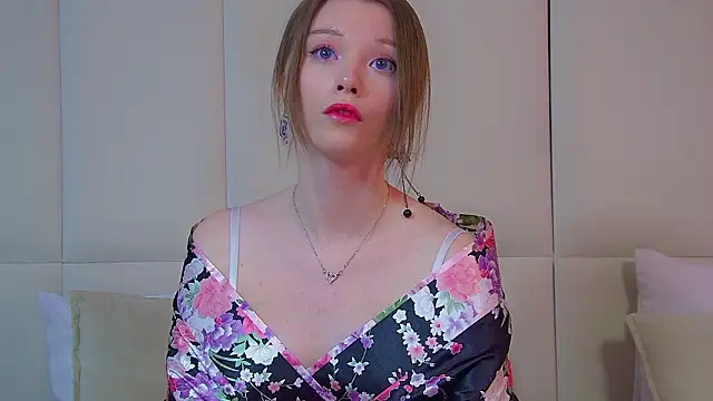 KeiraAsti online show from March 15, 2026, 6:20 am