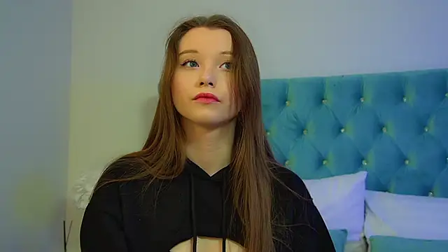 KeiraAsti online show from March 10, 2026, 6:12 pm