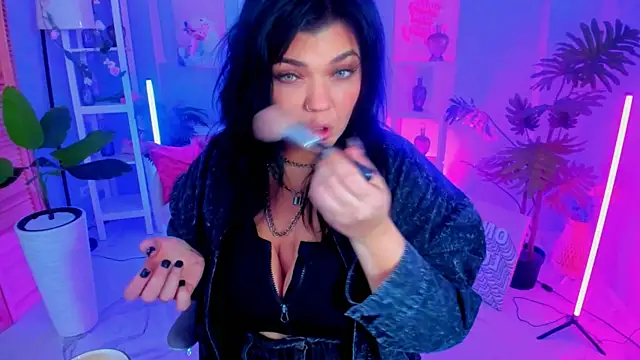 MaryHarrys online show from October 17, 2025, 8:54 pm