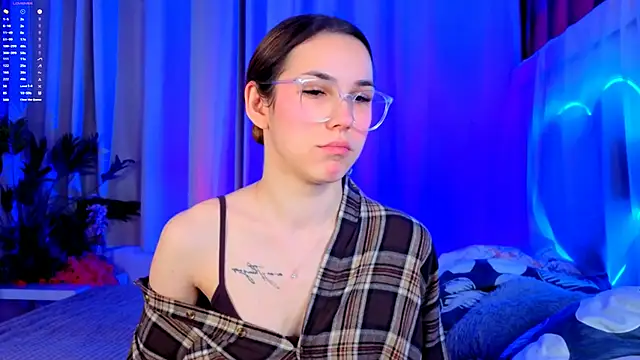 -CindyLou online show from December 21, 2025, 5:20 am