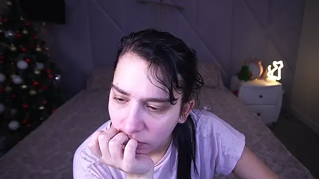 LiviaShy online show from December 18, 2025, 1:48 pm