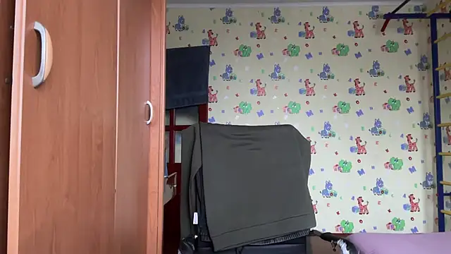 chiraq1945 online show from December 21, 2025, 7:54 am