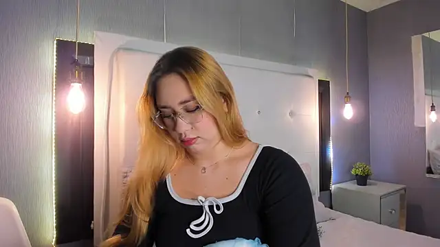 Snapshot of ximenanoah chatting on February 21, 2026, 12:18 pm ximenanoah online show from February 21, 2026, 12:18 pm