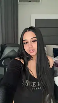 LilMisIndianx online show from April 19, 2026, 1:34 pm