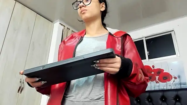 pinky f00x online show from June 10, 2026, 11:28 pm