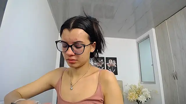 pinky f00x online show from March 4, 2026, 7:21 pm