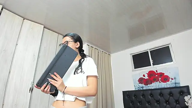 Snapshot of pinky_f00x chatting on June 24, 2026, 7:22 pm pinky f00x online show from June 24, 2026, 7:22 pm