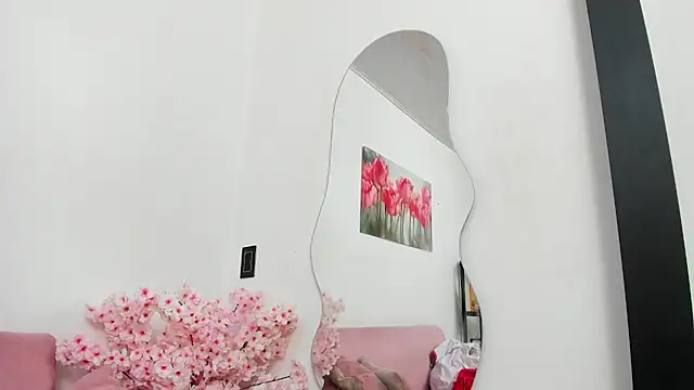pinky f00x online show from June 4, 2026, 7:18 pm