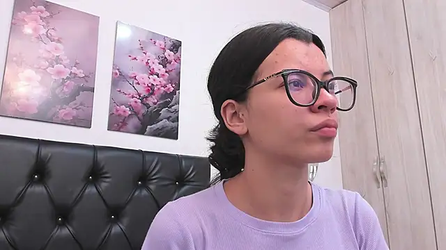 Snapshot of pinky_f00x chatting on July 2, 2026, 7:20 pm pinky f00x online show from July 2, 2026, 7:20 pm