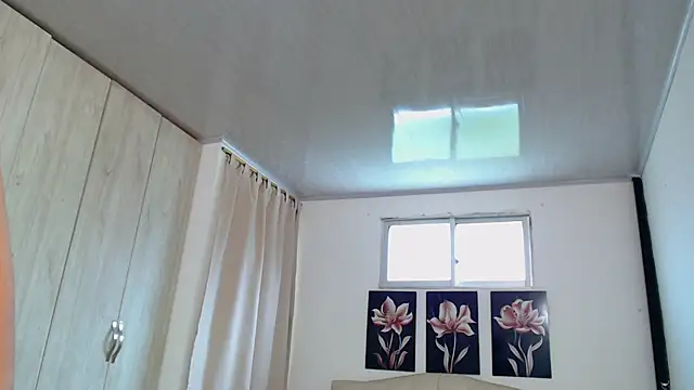 pinky f00x online show from November 25, 2025, 7:36 pm