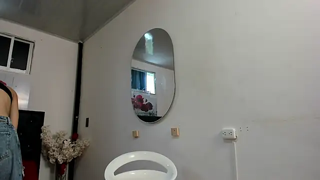 pinky f00x online show from June 9, 2026, 7:37 pm